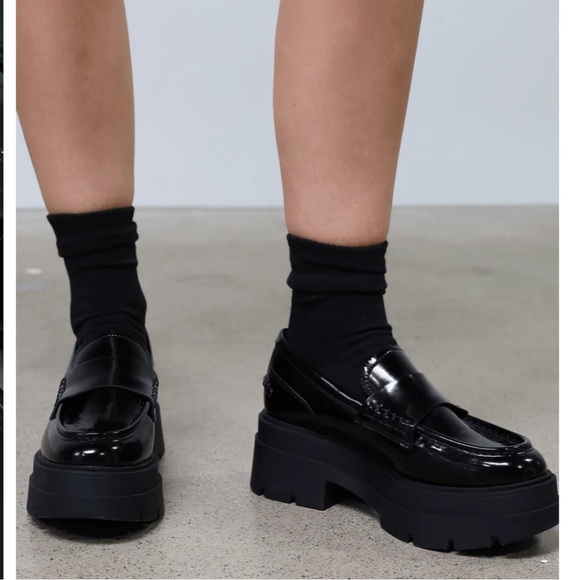 Steve Madden Shoes - Steve Madden women’s y2k Gaven Black chunky vintage leather style Loafers 10 M